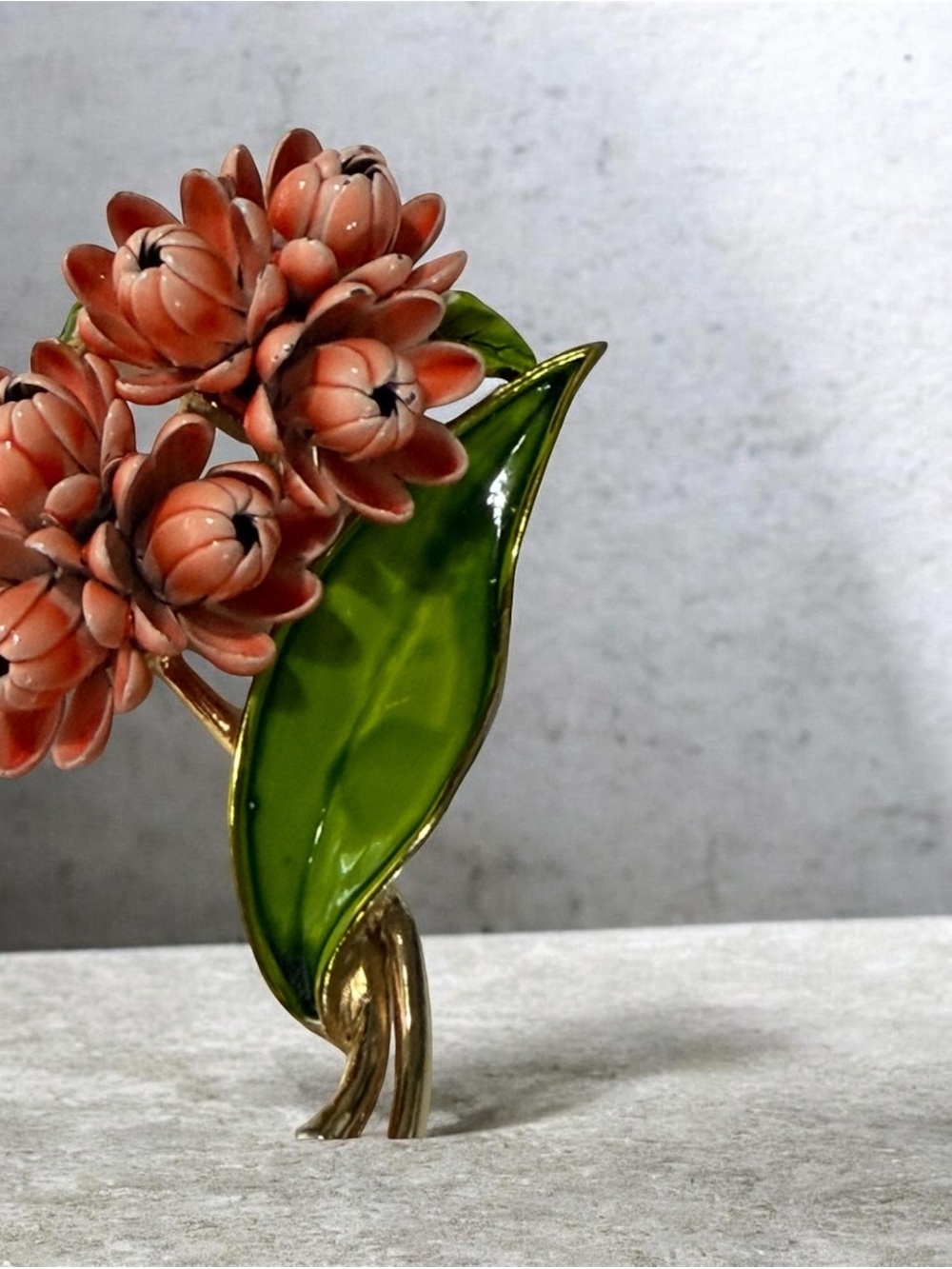 Vtg Mid-Century 3D Coral & Green Enamel Flower Bouquet Alice Caviness Style - Picture 7 of 9